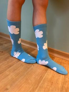 Preview: Greta rocks the Socks 34-40 - Hellblaue Socke mit weissen Wolken