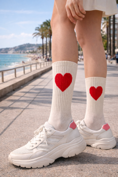 Socken ALPS AND BEACH beige mit rotem Herz
