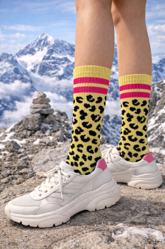 Socken ALPS AND BEACH Leo gelb mit pinken Streifen
