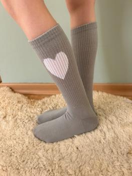 Socke Grau mit weißem Herzen