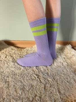 Socke Lila mit Neon Grünen Streifen