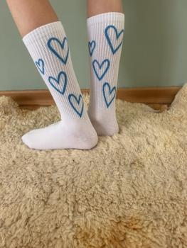 ALPS AND BEACH Socke Weiß mit blauen Neon Herzen