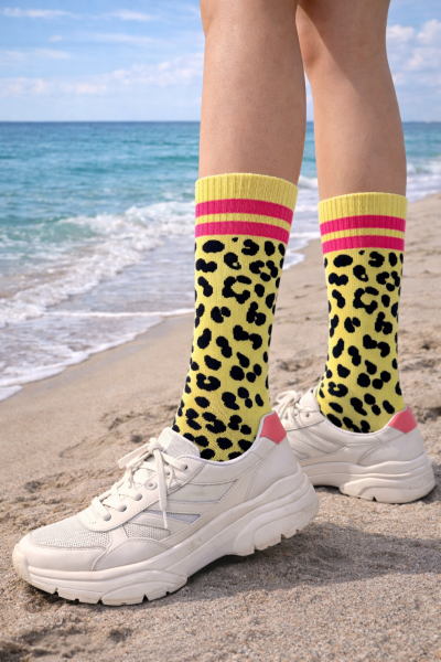 Socken ALPS AND BEACH Leo gelb mit pinken Streifen